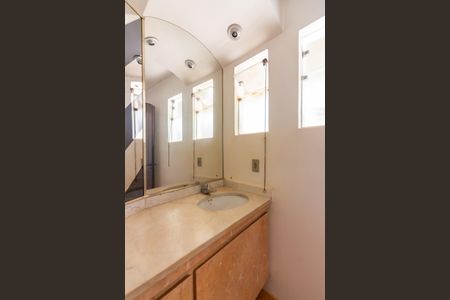 Casa à venda com 300m², 3 quartos e 6 vagas Casa à venda com 300m², 3 quartos e 6 vagasLavabo Sala