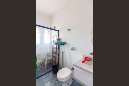 Casa à venda com 300m², 3 quartos e 6 vagas Casa à venda com 300m², 3 quartos e 6 vagasBanheiro de Serviço