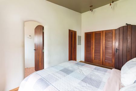 Casa à venda com 300m², 3 quartos e 6 vagas Casa à venda com 300m², 3 quartos e 6 vagasSuíte