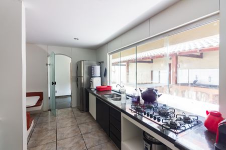 Casa à venda com 300m², 3 quartos e 6 vagas Casa à venda com 300m², 3 quartos e 6 vagasCozinha