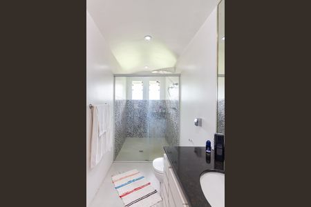 Casa à venda com 300m², 3 quartos e 6 vagas Casa à venda com 300m², 3 quartos e 6 vagasBanheiro