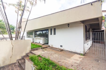 Casa à venda com 300m², 3 quartos e 6 vagas Casa à venda com 300m², 3 quartos e 6 vagasQuintal