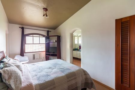 Casa à venda com 300m², 3 quartos e 6 vagas Casa à venda com 300m², 3 quartos e 6 vagasSuíte