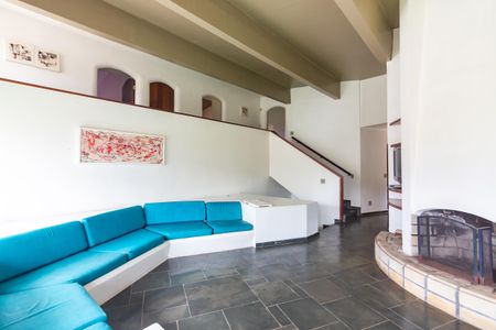 Casa à venda com 300m², 3 quartos e 6 vagas Casa à venda com 300m², 3 quartos e 6 vagasSala