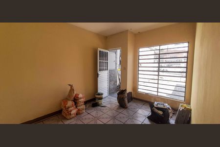 Casa para alugar com 80m², 2 quartos e 2 vagasSala