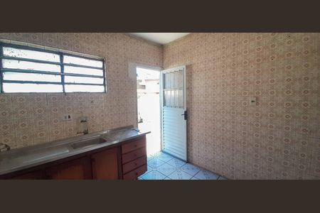 Casa para alugar com 80m², 2 quartos e 2 vagasCozinha