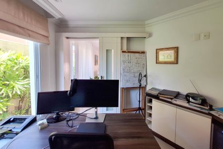 Casa à venda com 418m², 5 quartos e 2 vagasEscritório