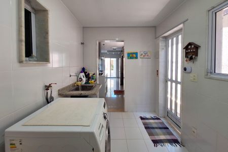 Casa à venda com 418m², 5 quartos e 2 vagasÁrea de Serviço