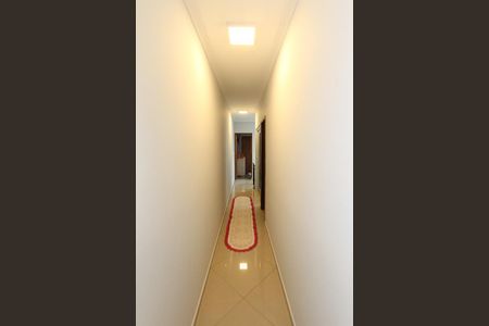 Casa à venda com 180m², 3 quartos e 2 vagasCorredor