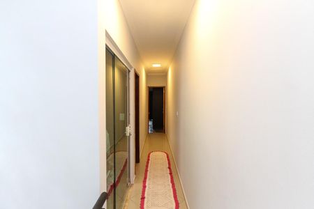 Casa à venda com 180m², 3 quartos e 2 vagasCorredor