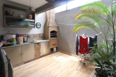 Casa à venda com 180m², 3 quartos e 2 vagasÁrea de Serviço