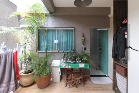 Casa à venda com 180m², 3 quartos e 2 vagasÁrea de Serviço