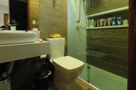 Casa à venda com 180m², 3 quartos e 2 vagasBanheiro do Quarto 1