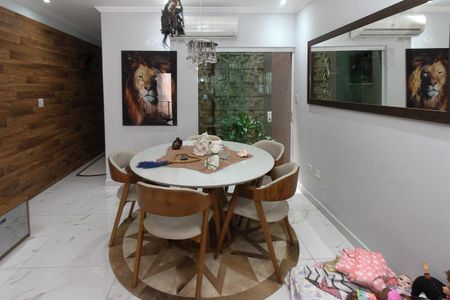 Casa à venda com 180m², 3 quartos e 2 vagasSala