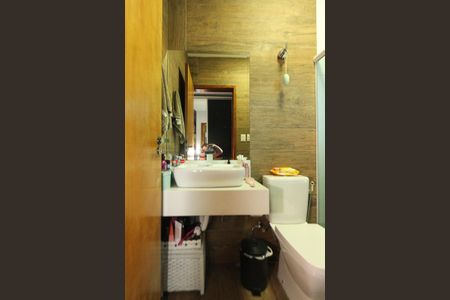 Casa à venda com 180m², 3 quartos e 2 vagasBanheiro do Quarto 1