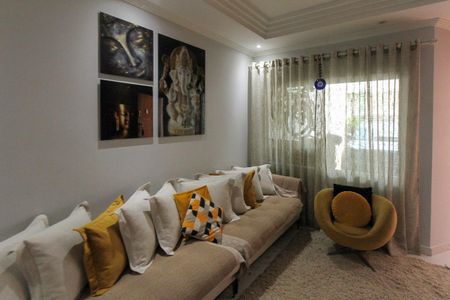 Casa à venda com 180m², 3 quartos e 2 vagasSala