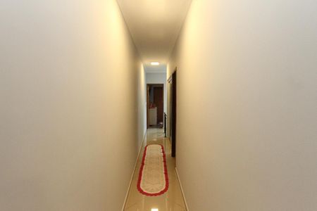 Casa à venda com 180m², 3 quartos e 2 vagasCorredor