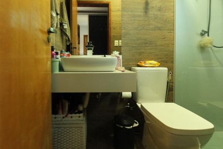 Casa à venda com 180m², 3 quartos e 2 vagasBanheiro do Quarto 1