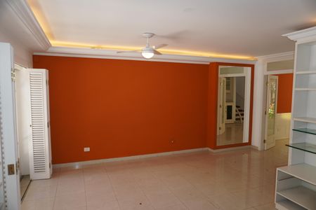 Casa à venda com 203m², 3 quartos e 2 vagasSala