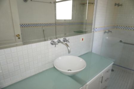 Casa à venda com 203m², 3 quartos e 2 vagasBanheiro da Suíte 1