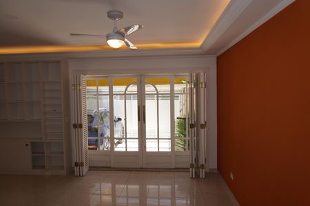 Casa à venda com 203m², 3 quartos e 2 vagasSala