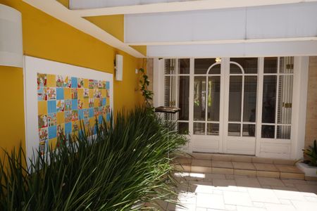 Casa à venda com 203m², 3 quartos e 2 vagasEntrada e estacionamento