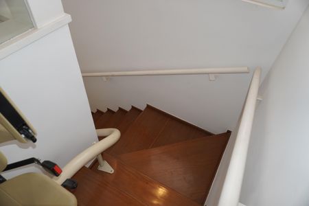 Casa à venda com 203m², 3 quartos e 2 vagasEscada