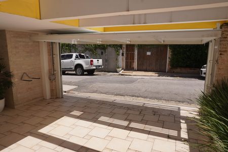 Casa à venda com 203m², 3 quartos e 2 vagasEntrada e estacionamento