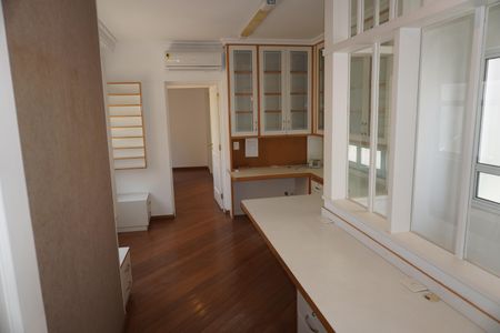 Casa à venda com 203m², 3 quartos e 2 vagasEscritório