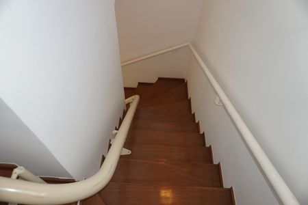 Casa à venda com 203m², 3 quartos e 2 vagasEscada