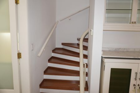 Casa à venda com 203m², 3 quartos e 2 vagasEscada