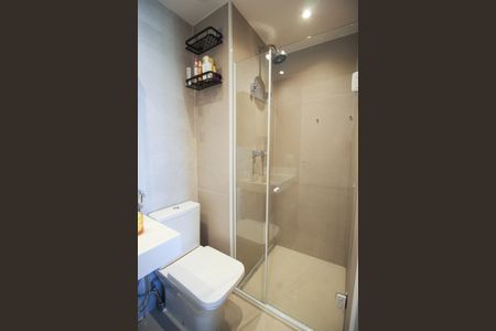 Banheiro de kitnet/studio para alugar com 1 quarto, 28m² em Vila Nova Conceição, São Paulo