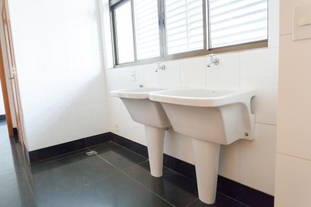 Apartamento para alugar com 279m², 4 quartos e 5 vagasÁrea de Serviço