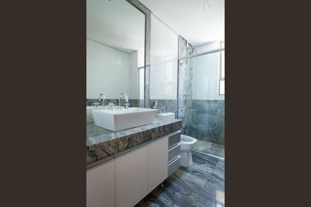 Apartamento para alugar com 279m², 4 quartos e 5 vagasbanheiro suite 2