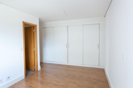 Apartamento para alugar com 279m², 4 quartos e 5 vagassuite 3