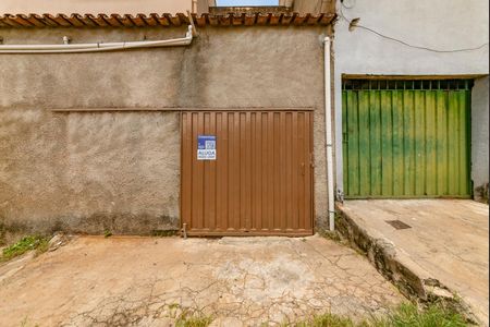 Casa para alugar com 100m², 2 quartos e 1 vagaFachada e placa