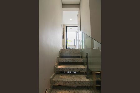 Apartamento à venda com 210m², 4 quartos e 2 vagasEscada