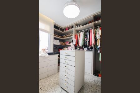 Apartamento à venda com 210m², 4 quartos e 2 vagasCloset da suíte 1