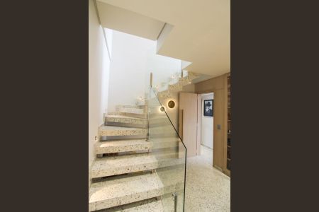 Apartamento à venda com 210m², 4 quartos e 2 vagasEscada