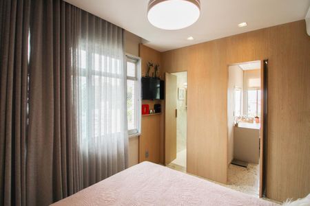 Apartamento à venda com 210m², 4 quartos e 2 vagasSuíte 1