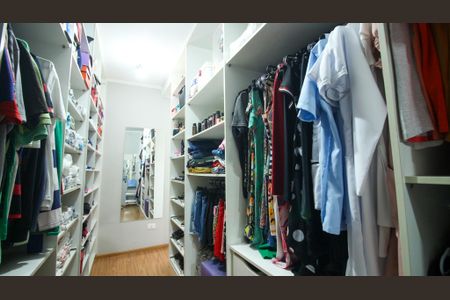 Casa à venda com 96m², 2 quartos e 2 vagas Casa à venda com 96m², 2 quartos e 2 vagasCloset do quarto 2