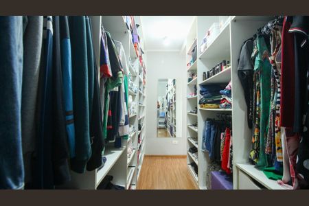 Casa à venda com 96m², 2 quartos e 2 vagas Casa à venda com 96m², 2 quartos e 2 vagasCloset do quarto 2