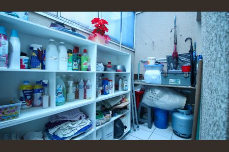 Casa à venda com 96m², 2 quartos e 2 vagas Casa à venda com 96m², 2 quartos e 2 vagasDespensa