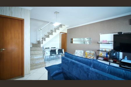 Casa à venda com 96m², 2 quartos e 2 vagas Casa à venda com 96m², 2 quartos e 2 vagasSala