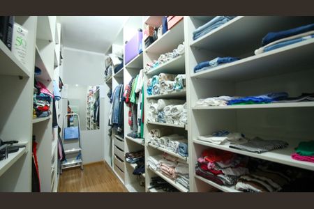 Casa à venda com 96m², 2 quartos e 2 vagas Casa à venda com 96m², 2 quartos e 2 vagasCloset do quarto 2