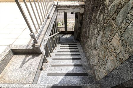 Casa à venda com 212m², 4 quartos e 4 vagasEscada