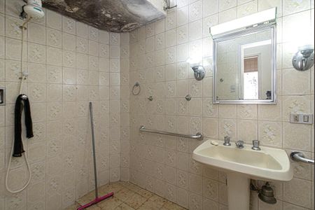 Casa à venda com 212m², 4 quartos e 4 vagasBanheiro Social