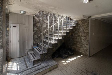 Casa à venda com 212m², 4 quartos e 4 vagasEscada