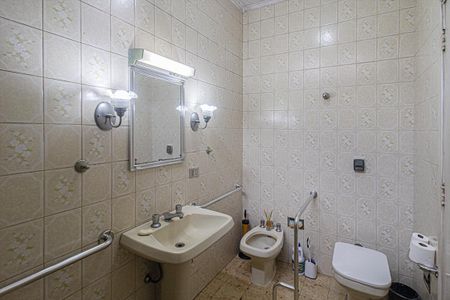 Casa à venda com 212m², 4 quartos e 4 vagasBanheiro Social