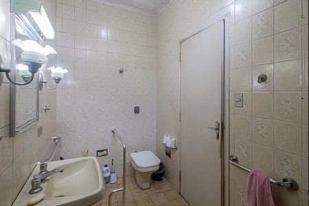 Casa à venda com 212m², 4 quartos e 4 vagasBanheiro Social